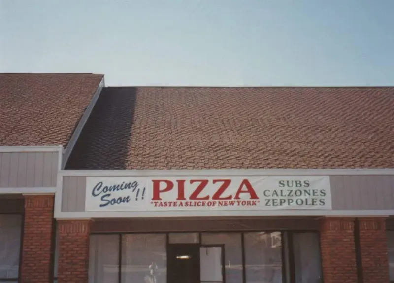Labella's Pizzeria on its opening day in 1992